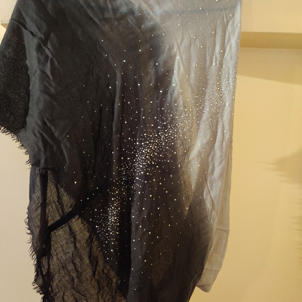 Steve Madden grey and black scarf